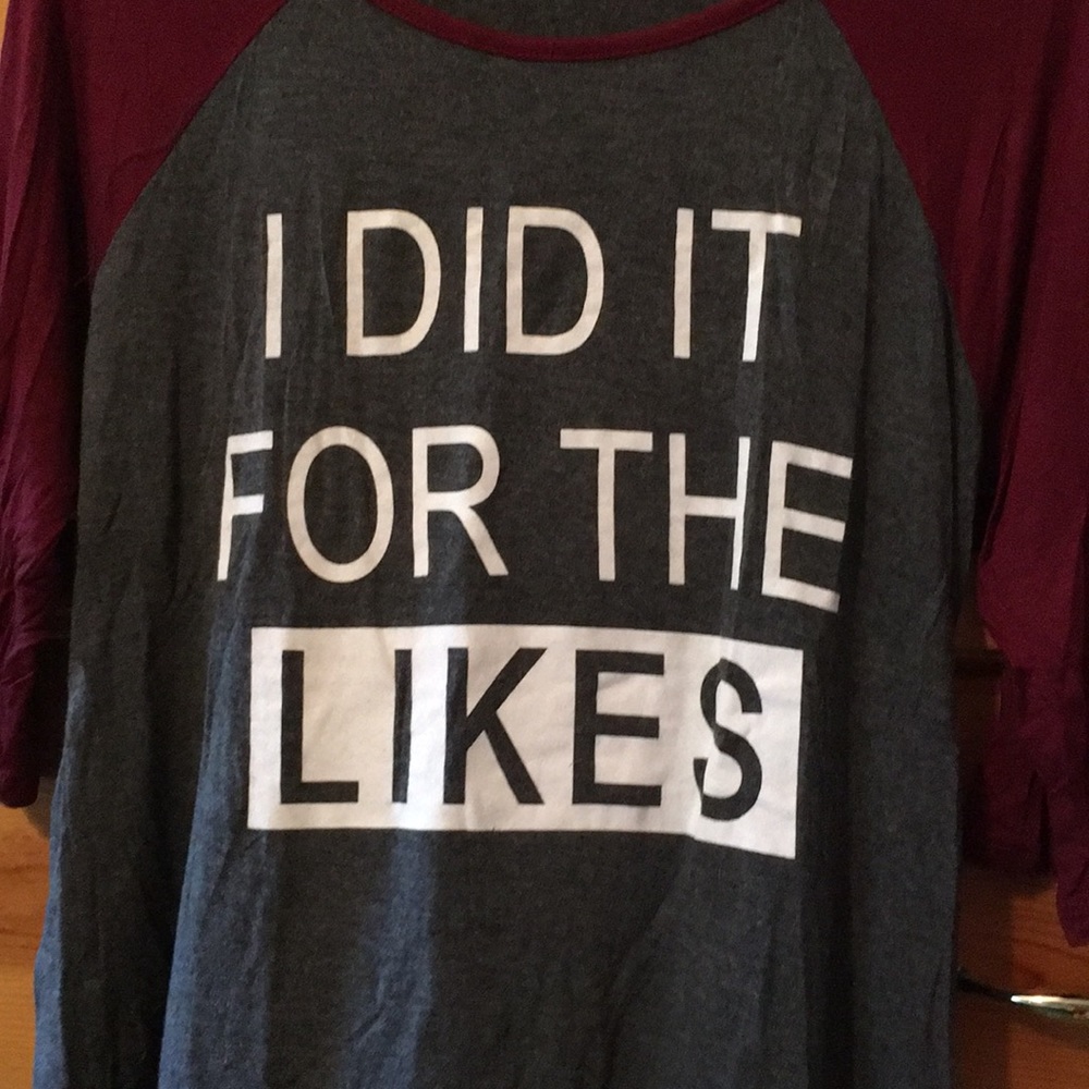 Rebellious One Graphic t-shirt size medium - Picture 2 of 3